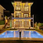 Villa With Private Pool And Sea View In Goecek,