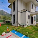 With Private Pool And Sea View In Goecek, Villa Fethiye