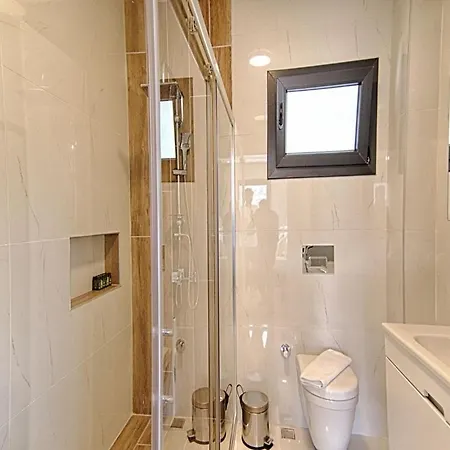 Villa With Private Pool And Sea View In Goecek,
