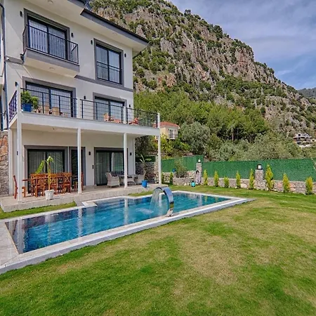 With Private Pool And Sea View In Goecek, Βίλα