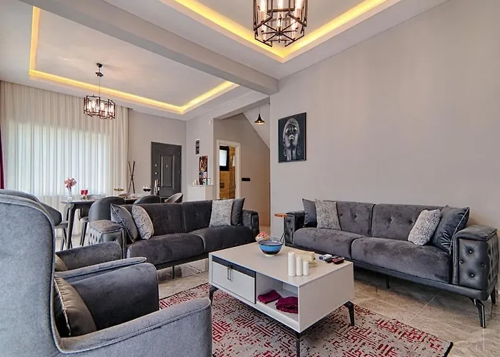 With Private Pool And Sea View In Goecek, Φετιγιέ