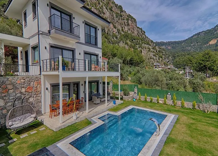 With Private Pool And Sea View In Goecek, Βίλα Φετιγιέ