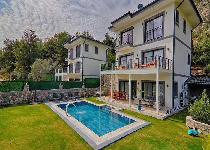 With Private Pool And Sea View In Goecek, Βίλα