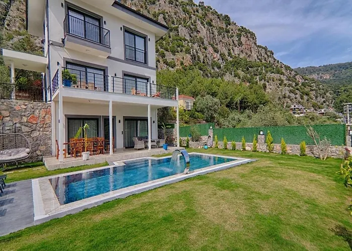 With Private Pool And Sea View In Goecek, Βίλα