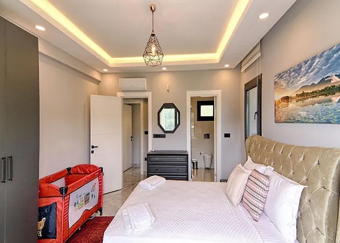 Villa With Private Pool And Sea View In Goecek,