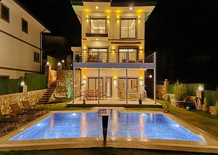 Vilă With Private Pool And Sea View In Goecek,