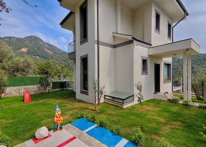 With Private Pool And Sea View In Goecek, Vilă Fethiye