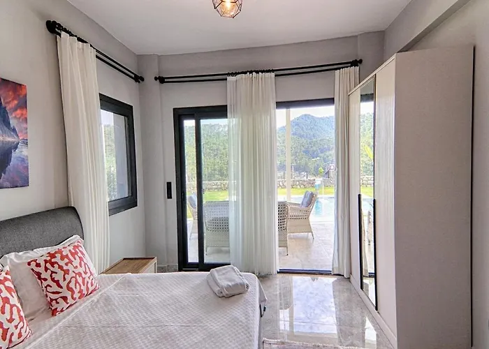 With Private Pool And Sea View In Goecek, Vilă
