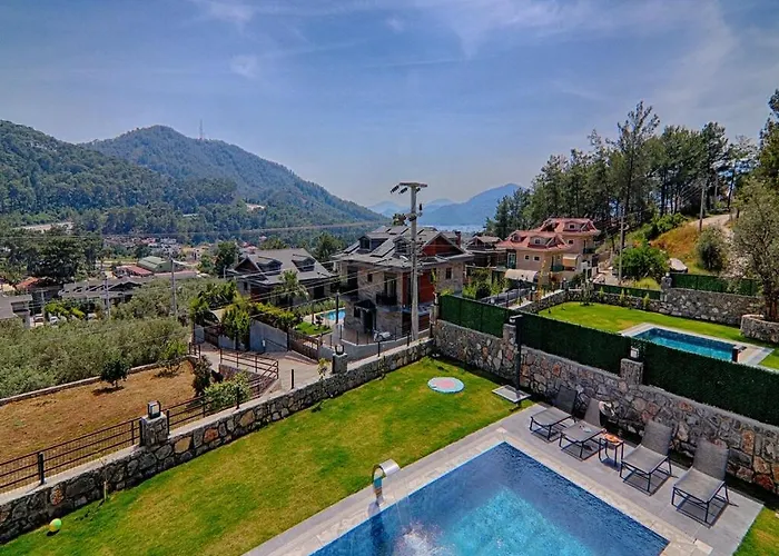 Vilă With Private Pool And Sea View In Goecek,
