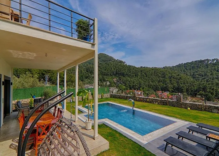Villa With Private Pool And Sea View In Goecek,