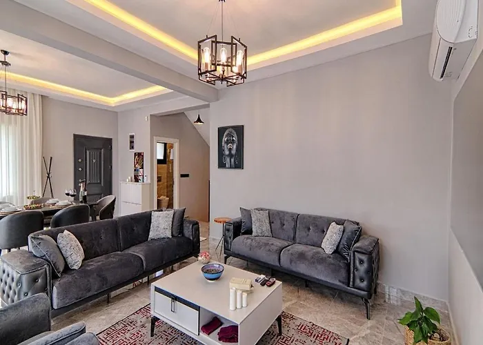 With Private Pool And Sea View In Goecek, Vilă *